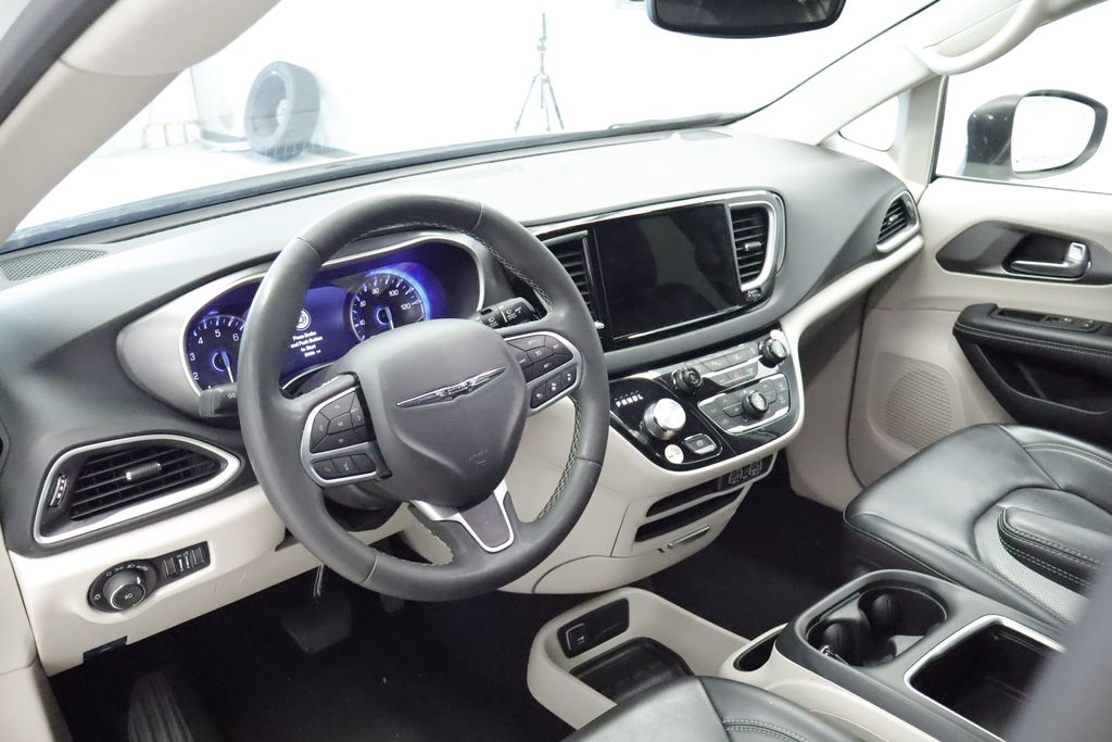 Thumbnail: 2023 Chrysler Pacifica - 12