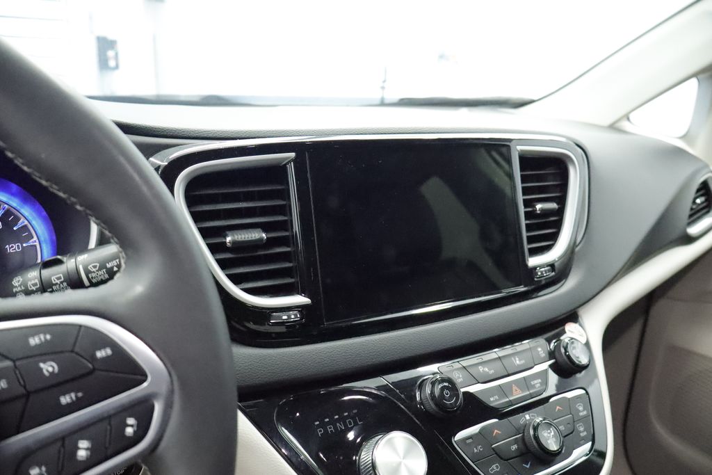 Thumbnail: 2023 Chrysler Pacifica - 14
