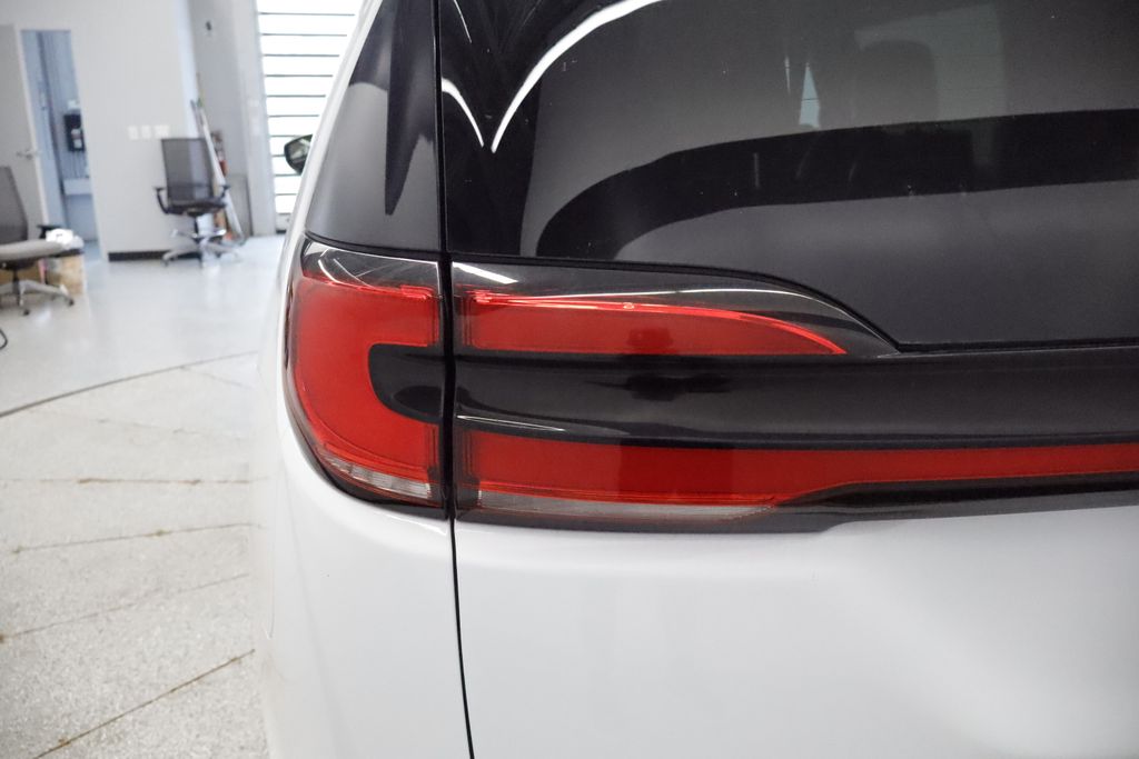 Thumbnail: 2023 Chrysler Pacifica - 19
