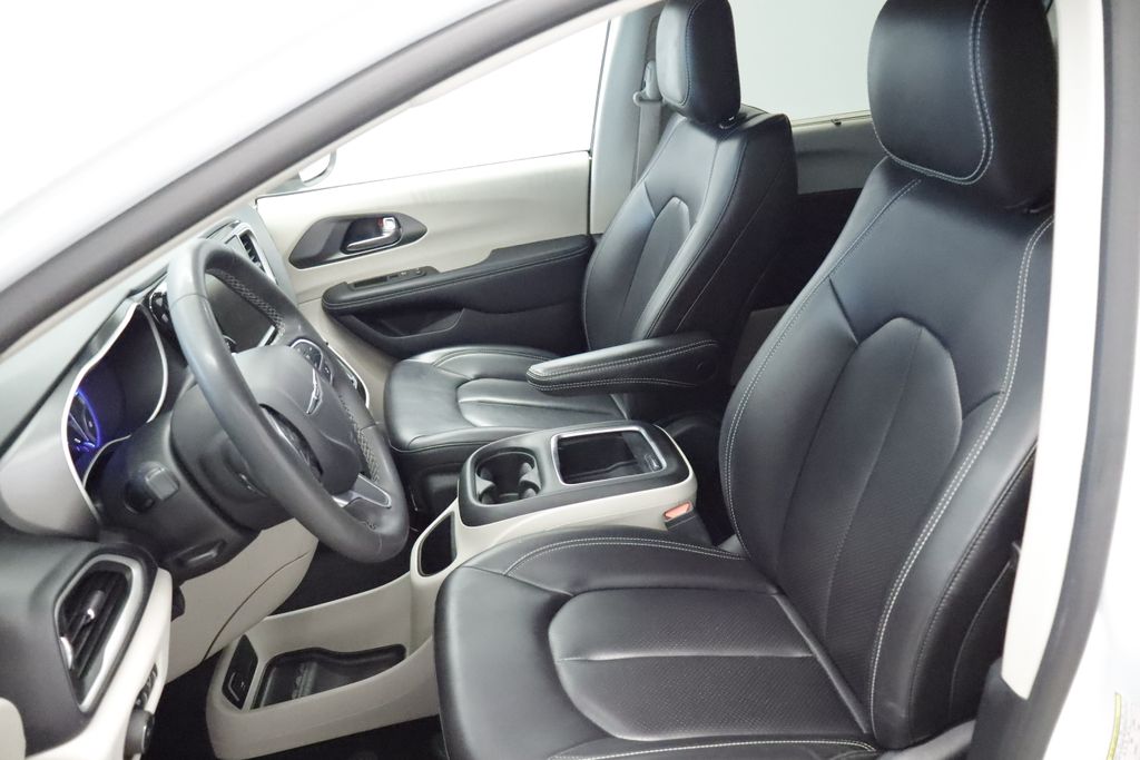 Thumbnail: 2023 Chrysler Pacifica - 10