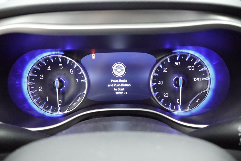 Thumbnail: 2023 Chrysler Pacifica - 15
