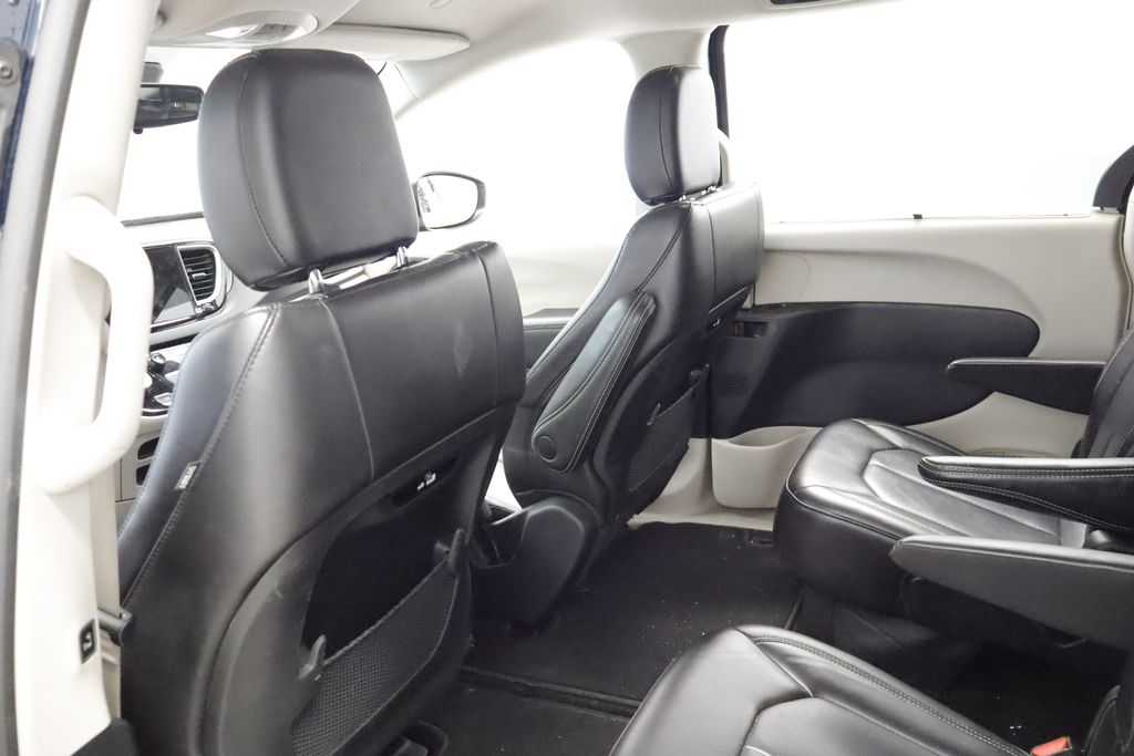 Thumbnail: 2023 Chrysler Pacifica - 21