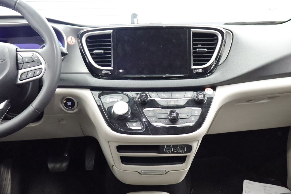 Thumbnail: 2023 Chrysler Pacifica - 14