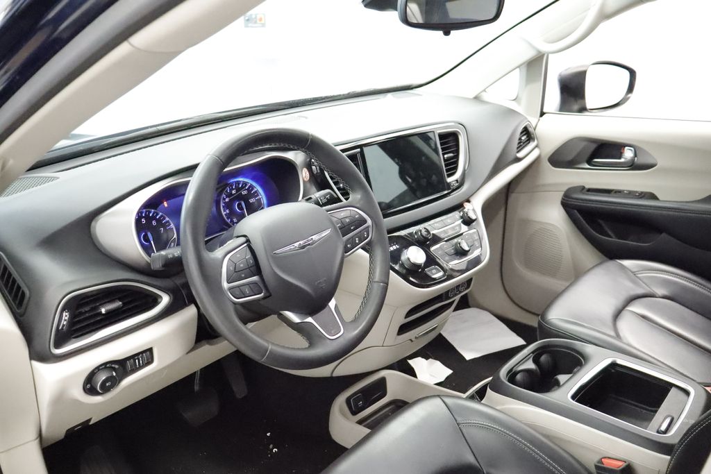 Thumbnail: 2023 Chrysler Pacifica - 12