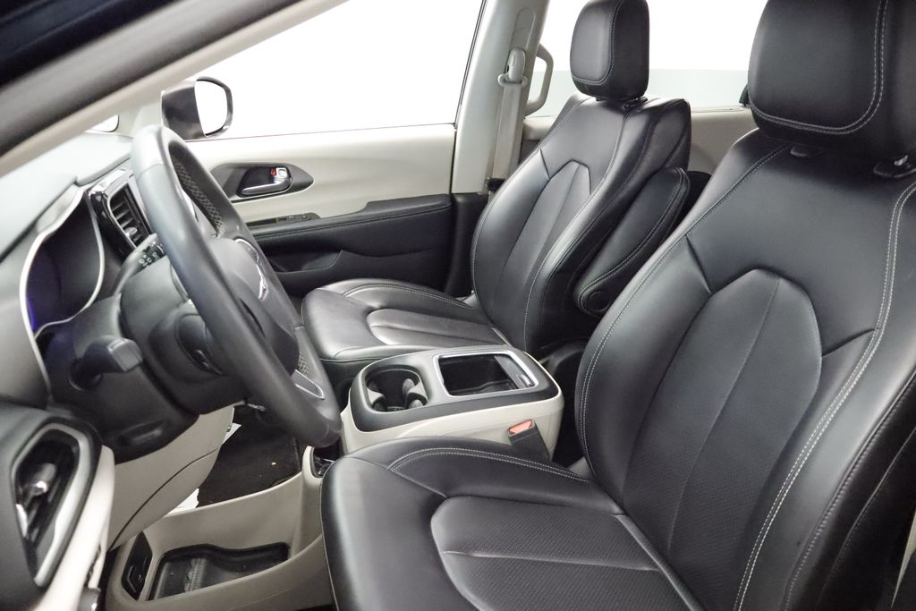 Thumbnail: 2023 Chrysler Pacifica - 10