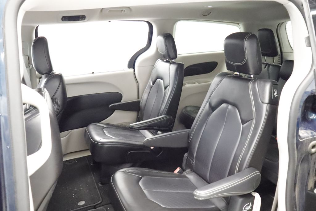 Thumbnail: 2023 Chrysler Pacifica - 9