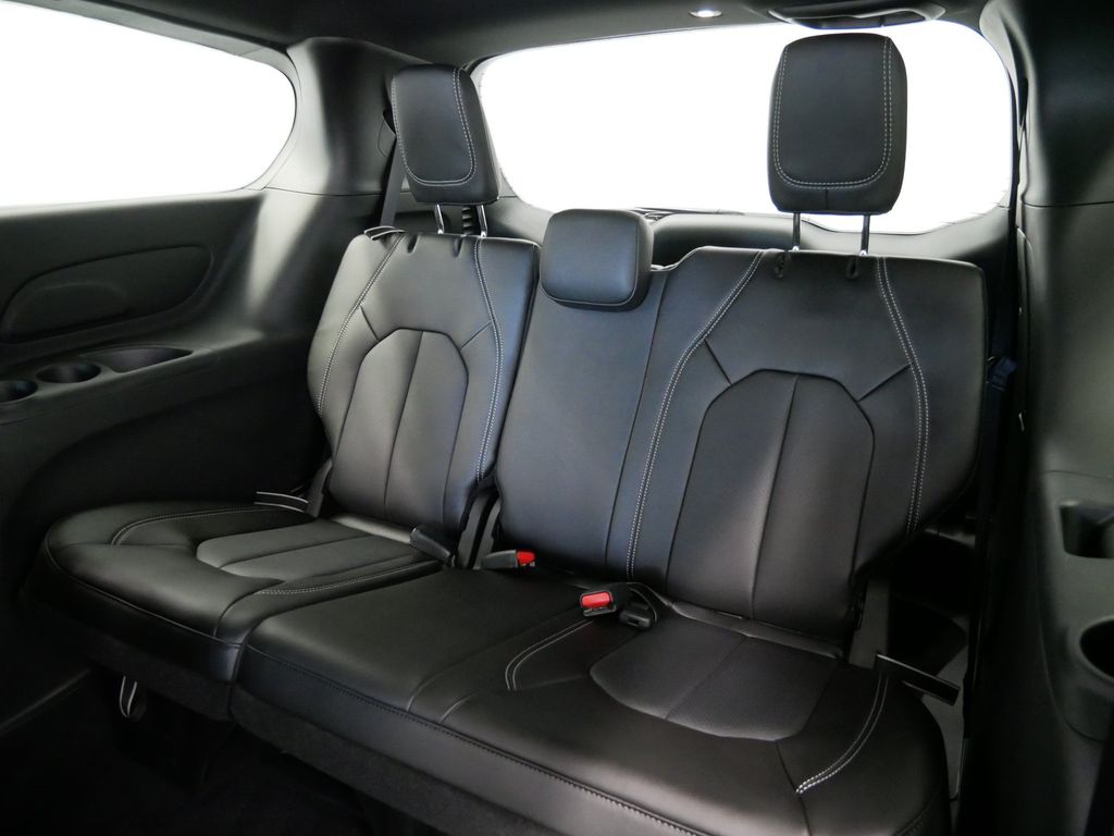 Thumbnail: 2026 Chrysler Voyager - 19