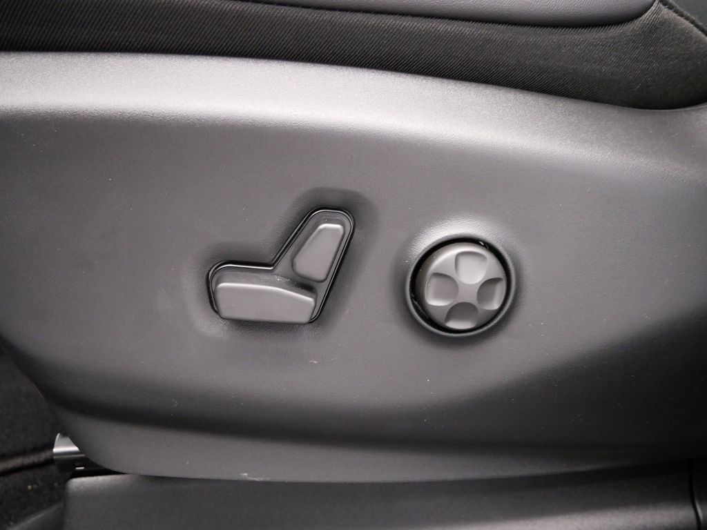 Thumbnail: 2026 Chrysler Voyager - 23