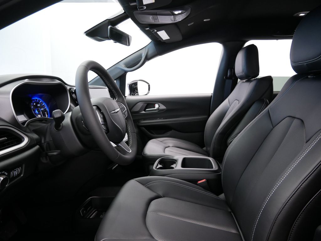 Thumbnail: 2026 Chrysler Voyager - 9