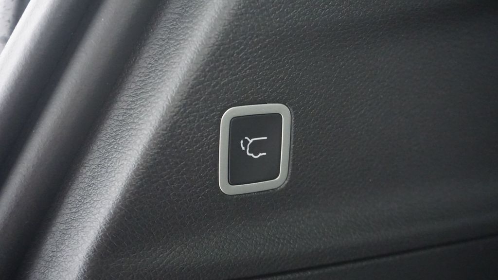 Thumbnail: 2026 Chrysler Voyager - 16