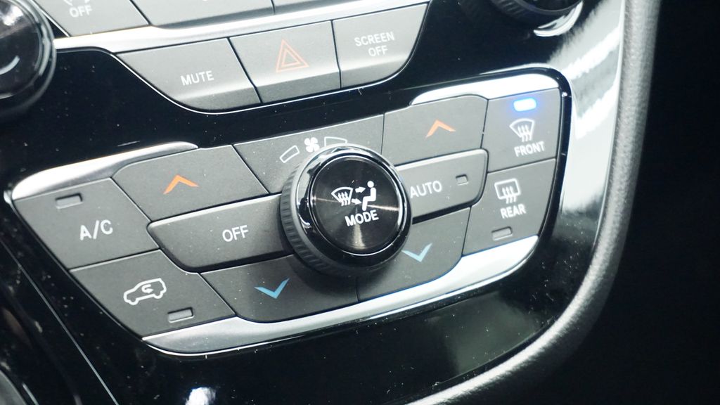 Thumbnail: 2026 Chrysler Voyager - 35