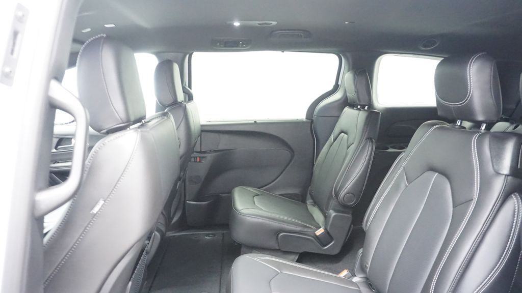 Thumbnail: 2026 Chrysler Voyager - 27