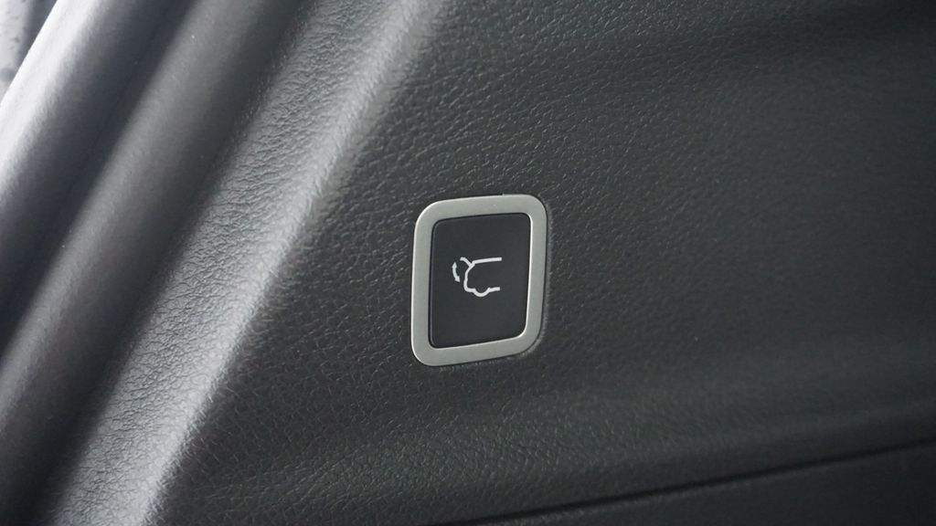 Thumbnail: 2026 Chrysler Voyager - 16