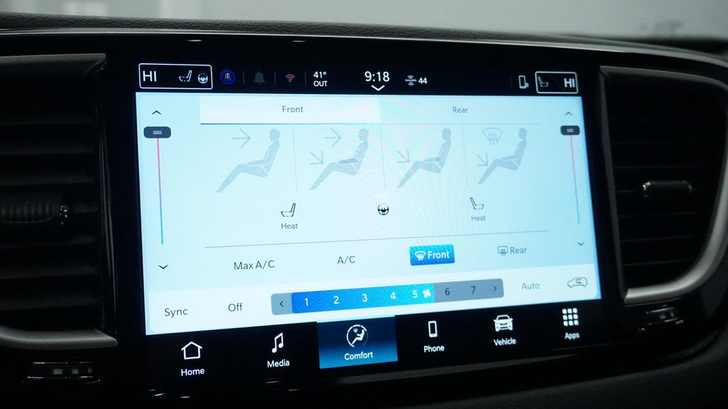 Thumbnail: 2026 Chrysler Voyager - 36