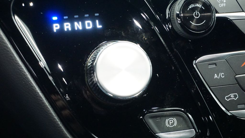 Thumbnail: 2026 Chrysler Voyager - 12