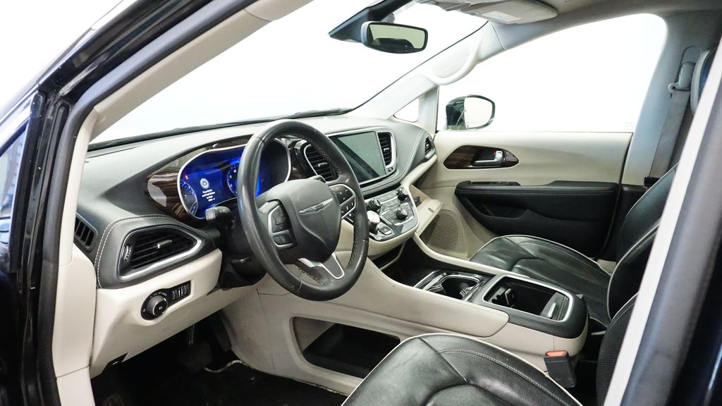 Thumbnail: 2023 Chrysler Pacifica - 12