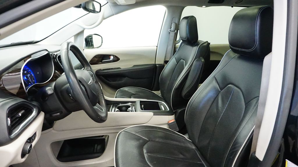 Thumbnail: 2023 Chrysler Pacifica - 10