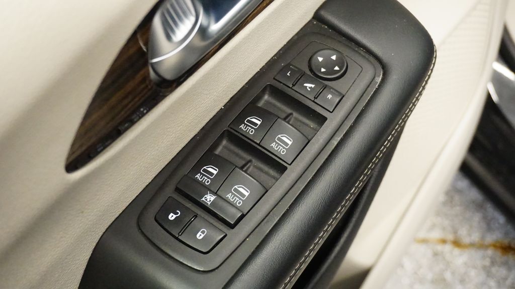 Thumbnail: 2023 Chrysler Pacifica - 23