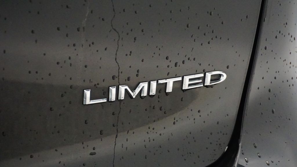 Thumbnail: 2023 Chrysler Pacifica - 7