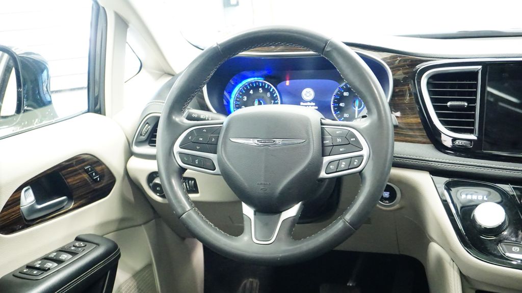 Thumbnail: 2023 Chrysler Pacifica - 9