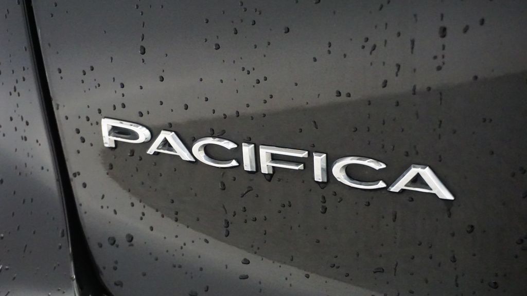 Thumbnail: 2023 Chrysler Pacifica - 20