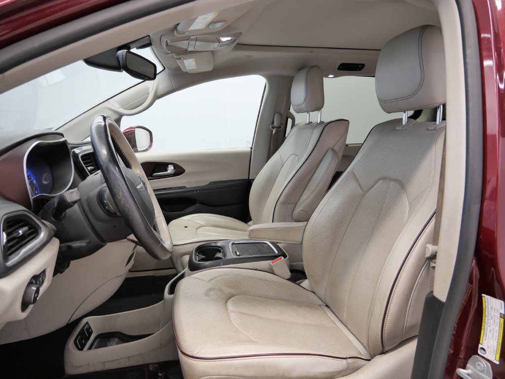 Thumbnail: 2017 Chrysler Pacifica - 6