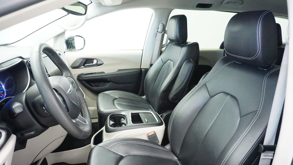 Thumbnail: 2024 Chrysler Pacifica - 9