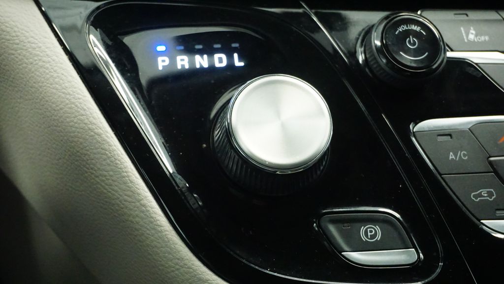 Thumbnail: 2024 Chrysler Pacifica - 12