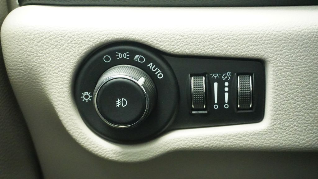 Thumbnail: 2024 Chrysler Pacifica - 29