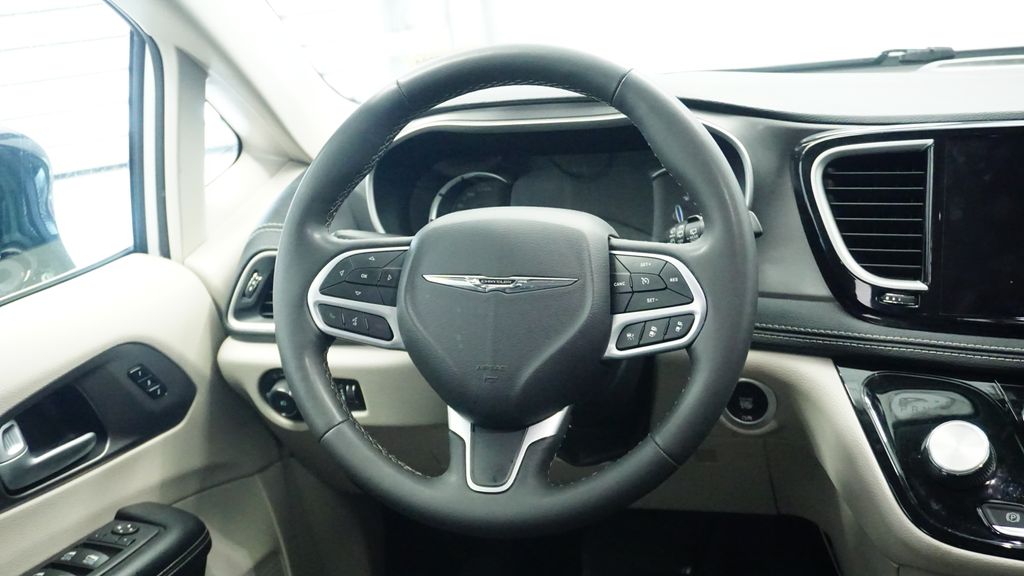 Thumbnail: 2024 Chrysler Pacifica - 8