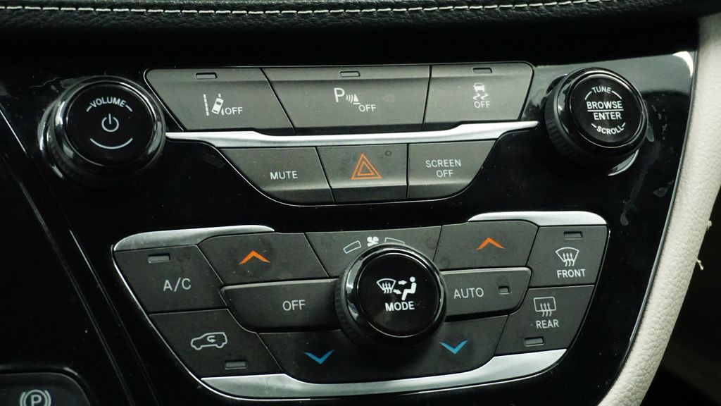 Thumbnail: 2024 Chrysler Pacifica - 31