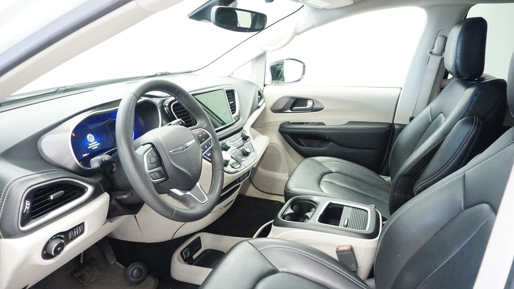 Thumbnail: 2024 Chrysler Pacifica - 10