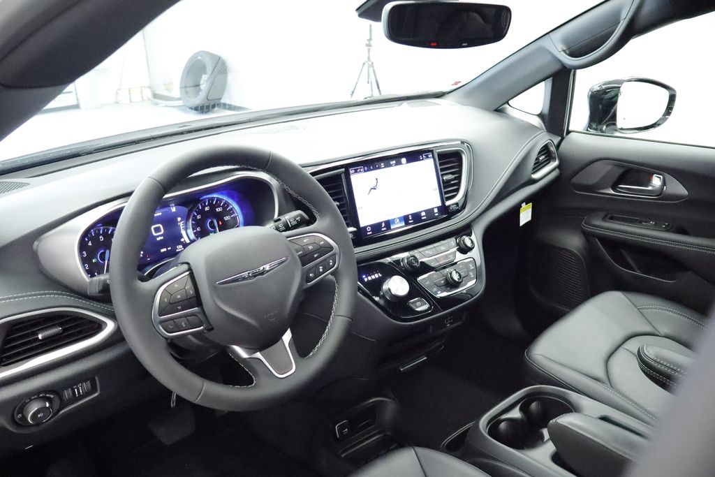Thumbnail: 2026 Chrysler Pacifica - 2