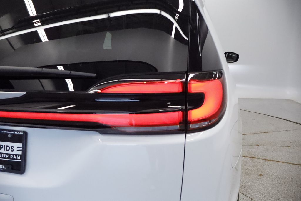 Thumbnail: 2026 Chrysler Pacifica - 22