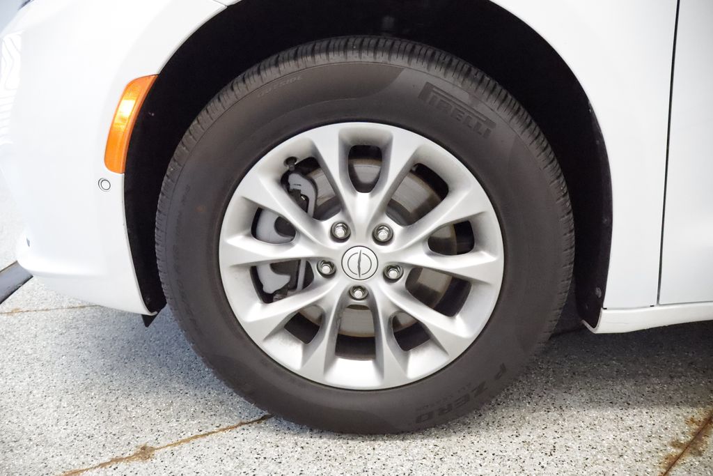 Thumbnail: 2026 Chrysler Pacifica - 21