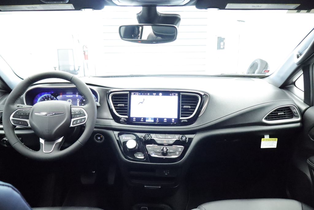 Thumbnail: 2026 Chrysler Pacifica - 9