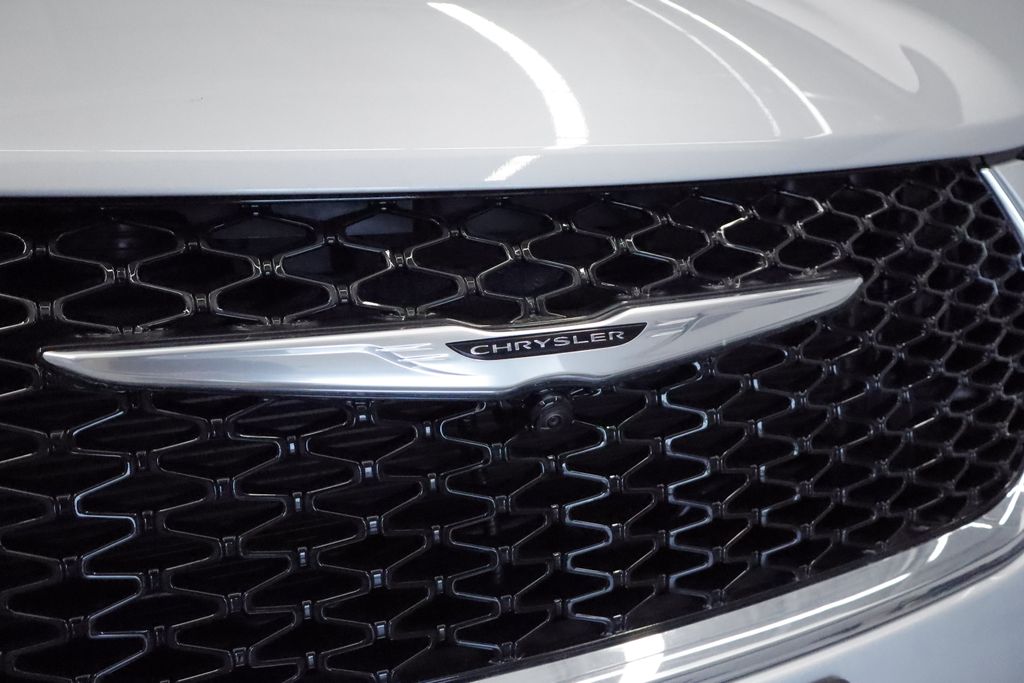 Thumbnail: 2026 Chrysler Pacifica - 7