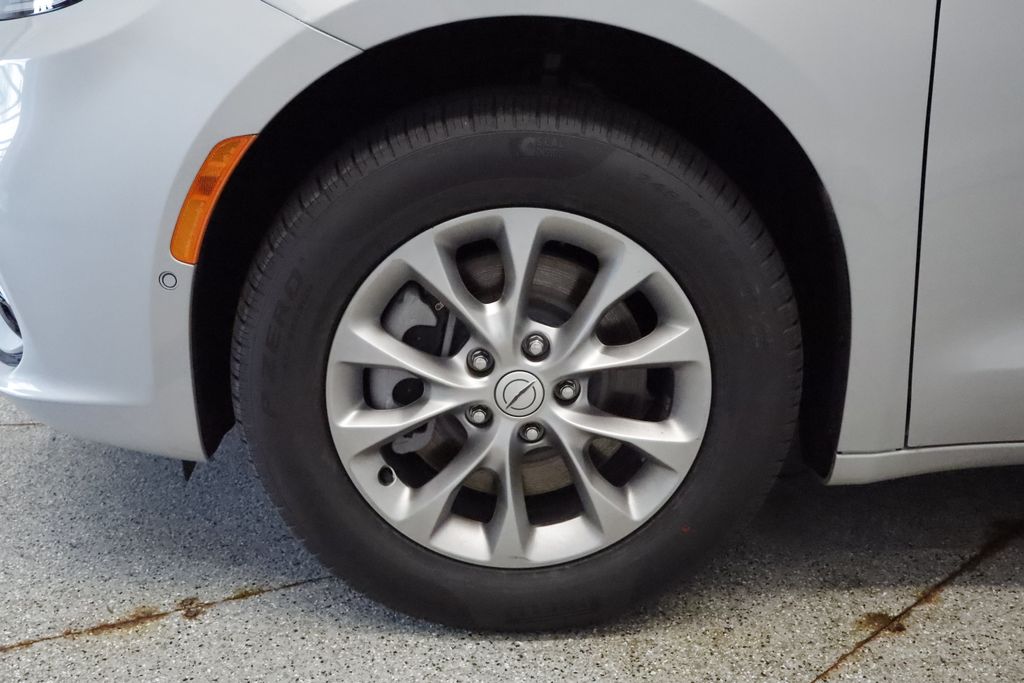 Thumbnail: 2026 Chrysler Pacifica - 8