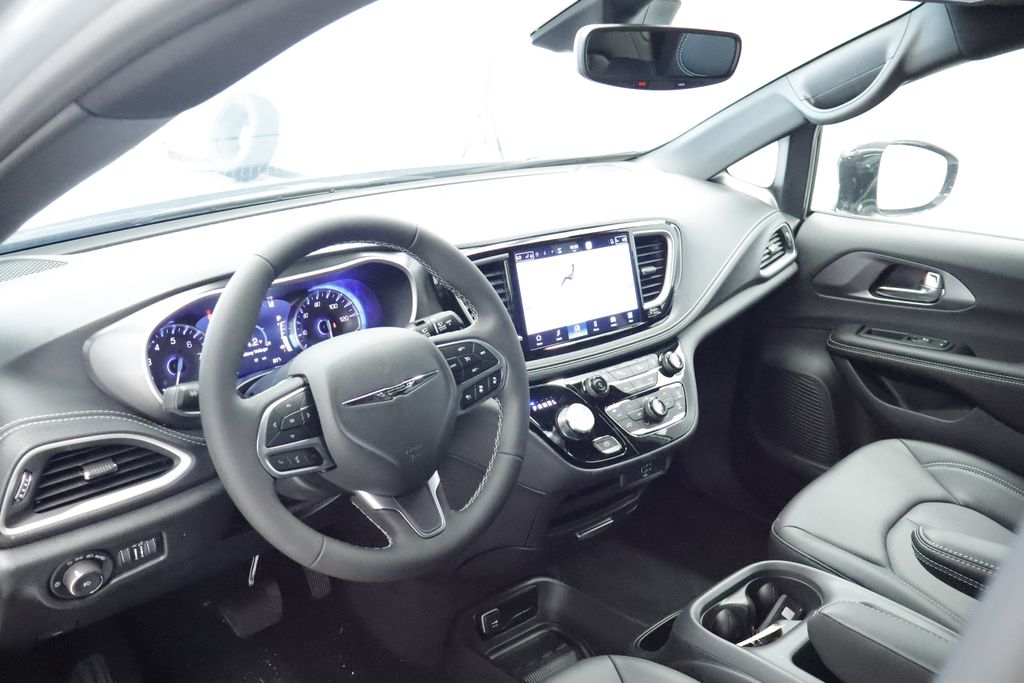 Thumbnail: 2026 Chrysler Pacifica - 13