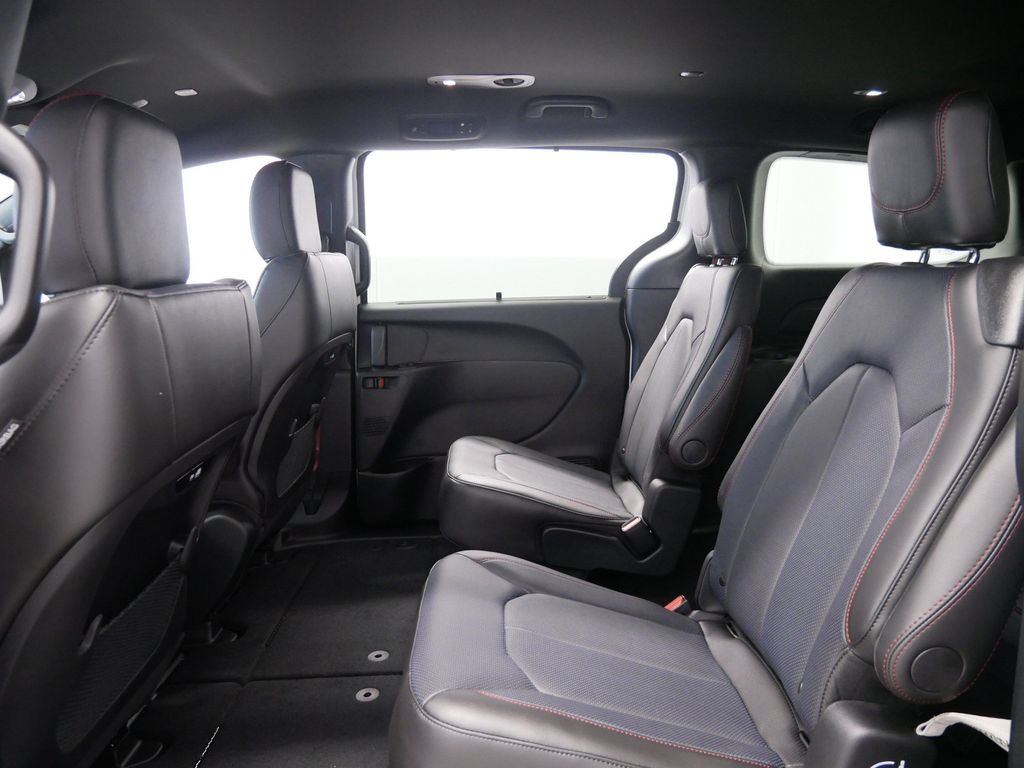 Thumbnail: 2027 Chrysler Pacifica - 10