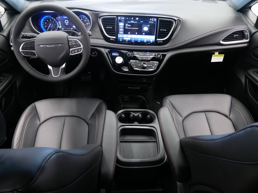 Thumbnail: 2027 Chrysler Pacifica - 2