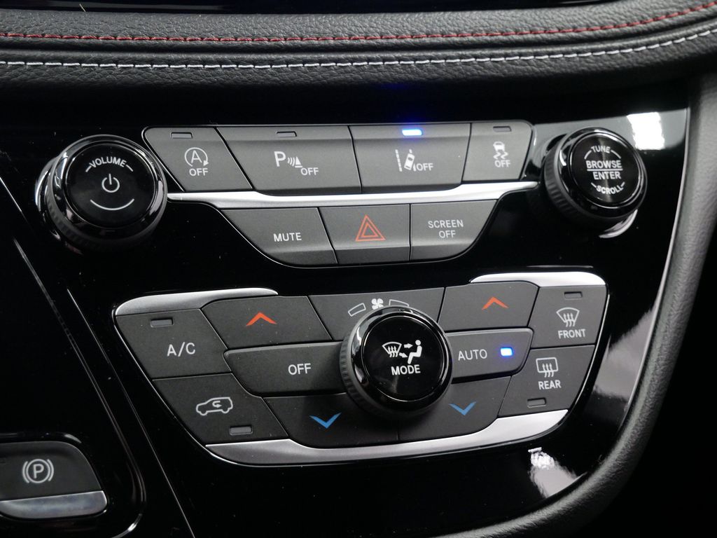Thumbnail: 2027 Chrysler Pacifica - 25