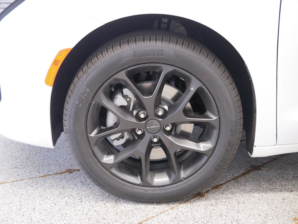 Thumbnail: 2027 Chrysler Pacifica - 7