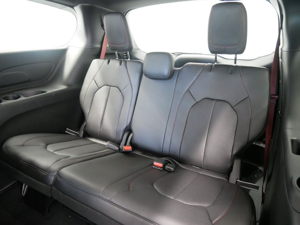 Thumbnail: 2027 Chrysler Pacifica - 18