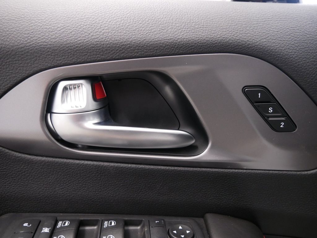 Thumbnail: 2027 Chrysler Pacifica - 21