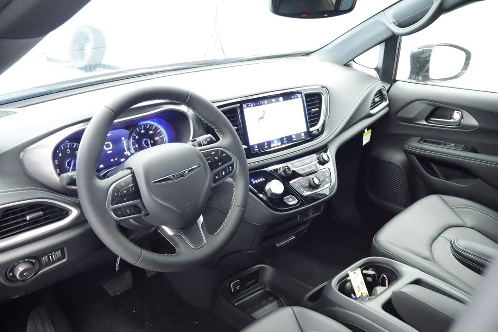 Thumbnail: 2026 Chrysler Pacifica - 2