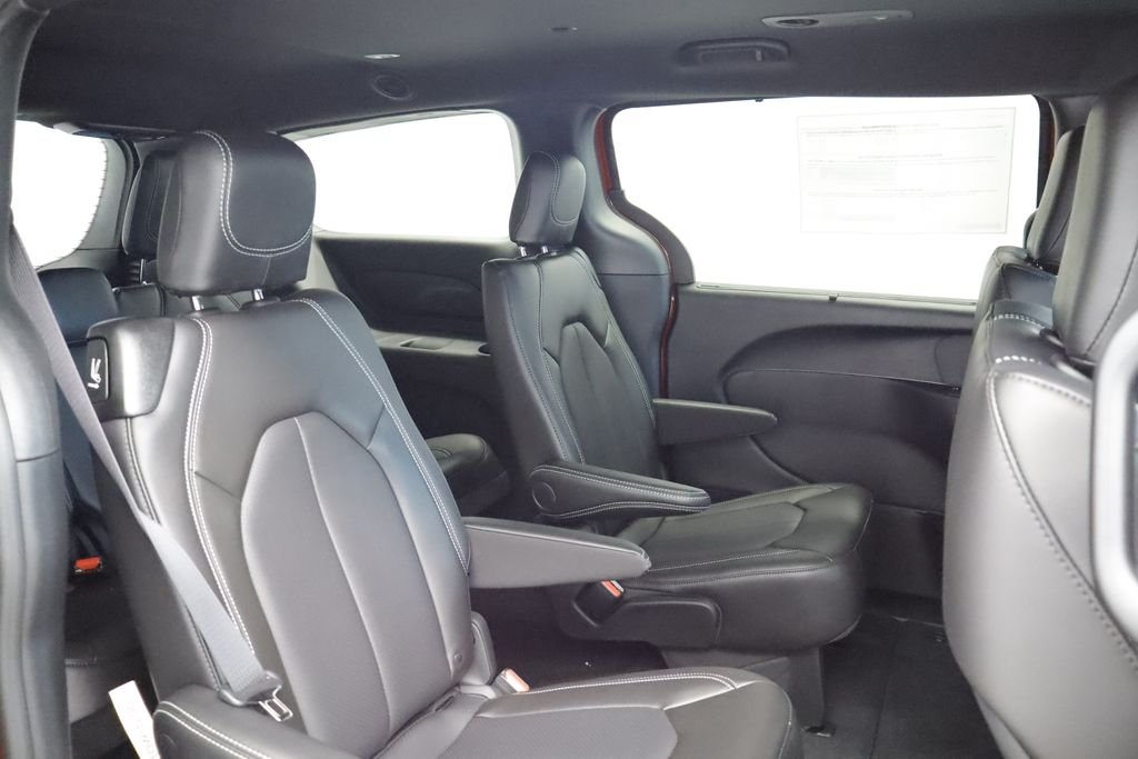 Thumbnail: 2026 Chrysler Pacifica - 12