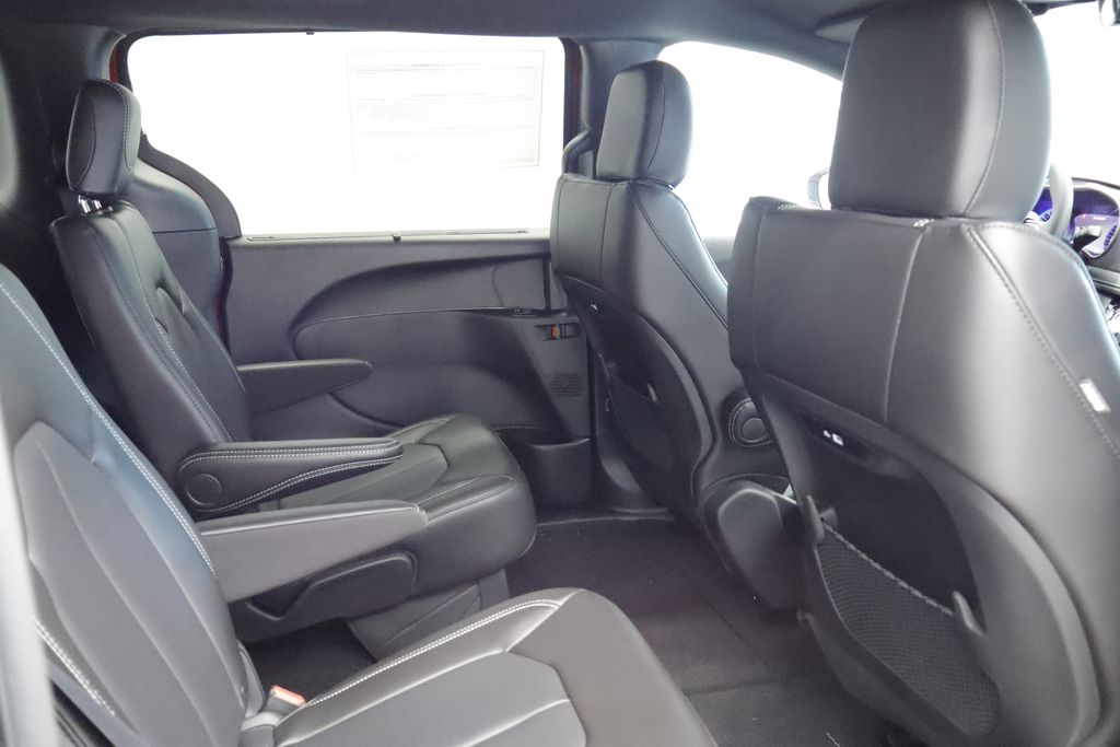Thumbnail: 2026 Chrysler Pacifica - 19