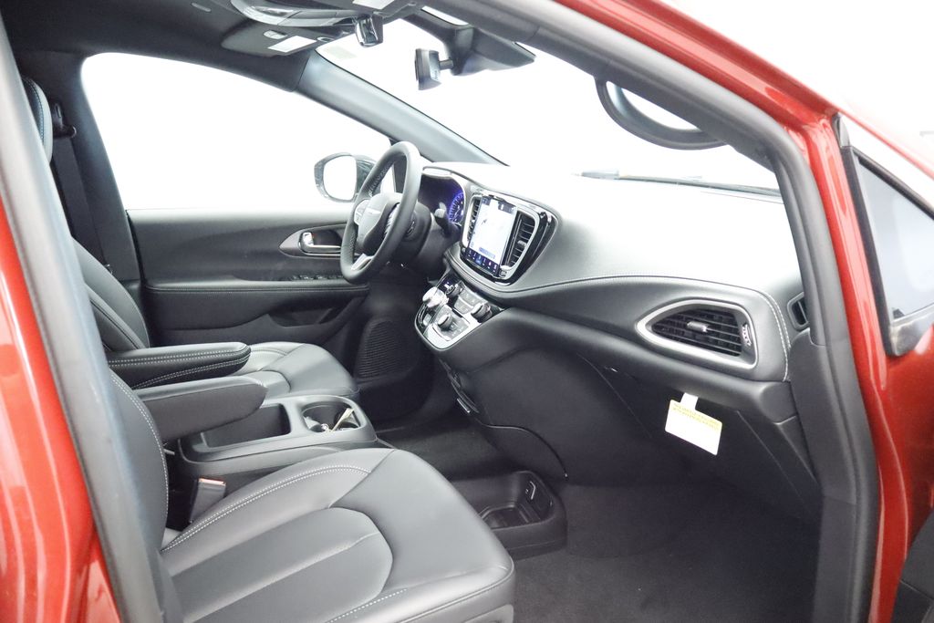 Thumbnail: 2026 Chrysler Pacifica - 9