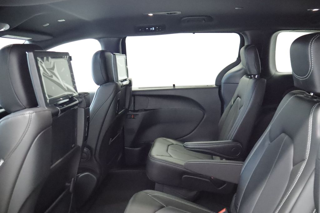 Thumbnail: 2026 Chrysler Pacifica - 11
